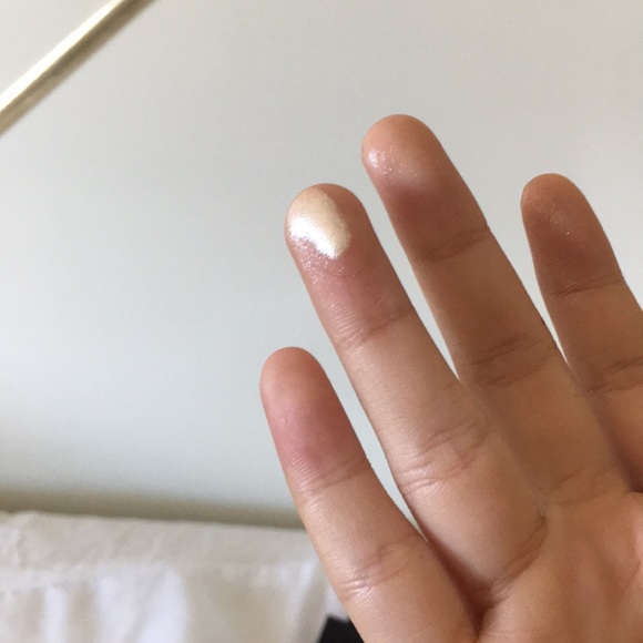 COLOURPOP Highlighter in Flexitarian ✨ - Picture 5 of 8